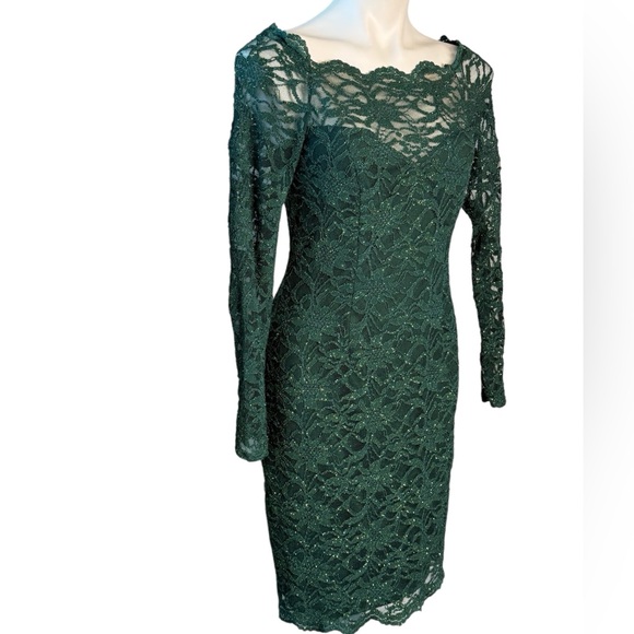 Dresses & Skirts - Elegant Green Lace Dress gold Threads Decode 7.8 size 6